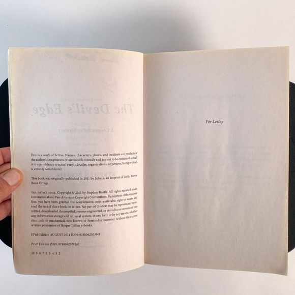 2/$25 - The Devil's Edge by Stephen Booth - Picture 7 of 14